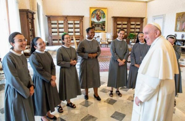 El Papa Francisco recibió a nuestras Novicias.