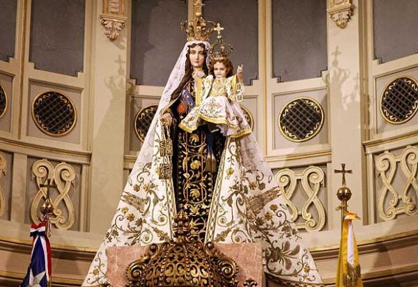 Celebramos a Nuestra Señora del Carmen, Reina de Chile Celebramos a Nuestra Señora del Carmen, Reina de Chile
