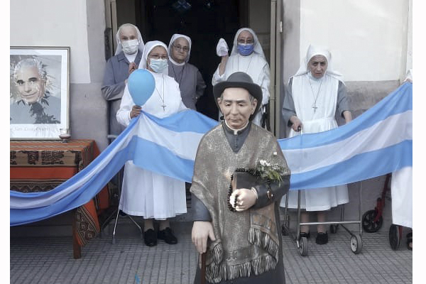 Procesión del Santo Cura Brochero se inició en Casa Provincial